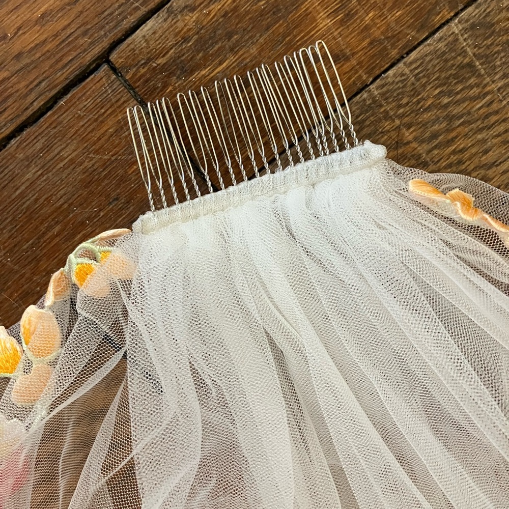 Handmade embroidered veil with silk wildflower embellishments, made in England - Picture 3 of 6